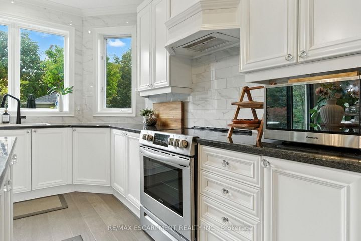 Photo 16 at 691 Merlot Court, Lorne Park, Mississauga