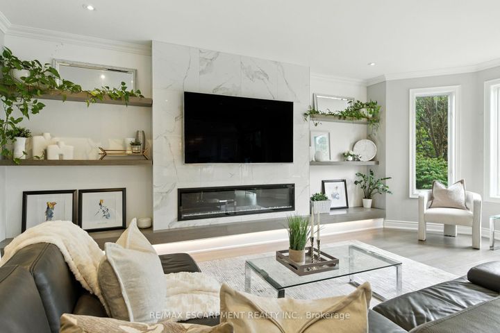 Photo 18 at 691 Merlot Court, Lorne Park, Mississauga