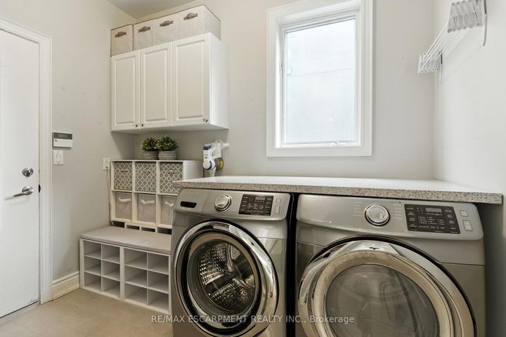 Photo 22 at 691 Merlot Court, Lorne Park, Mississauga