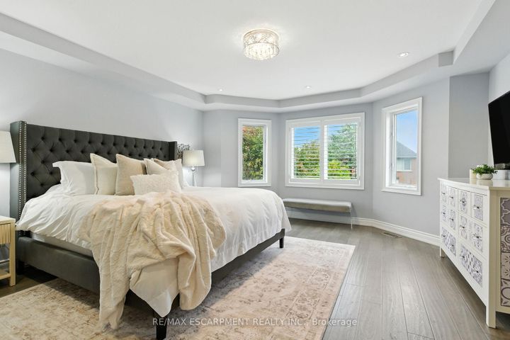 Photo 26 at 691 Merlot Court, Lorne Park, Mississauga