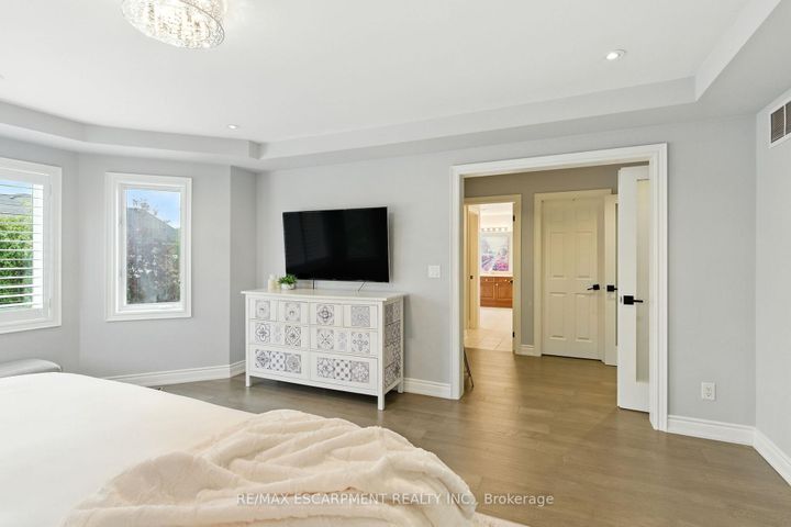 Photo 27 at 691 Merlot Court, Lorne Park, Mississauga
