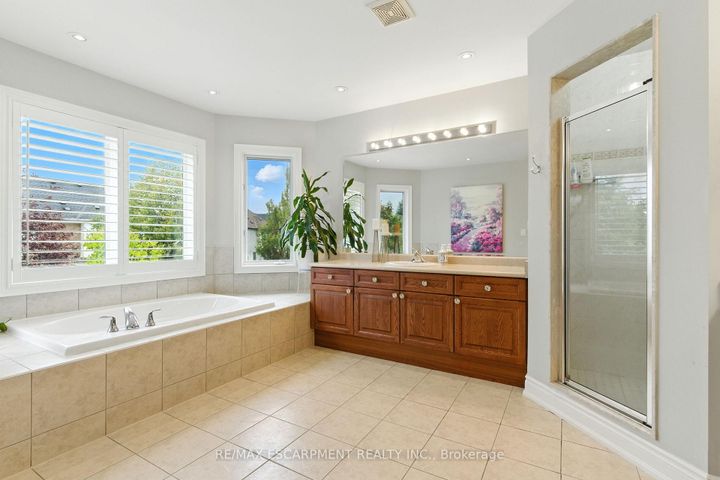 Photo 28 at 691 Merlot Court, Lorne Park, Mississauga