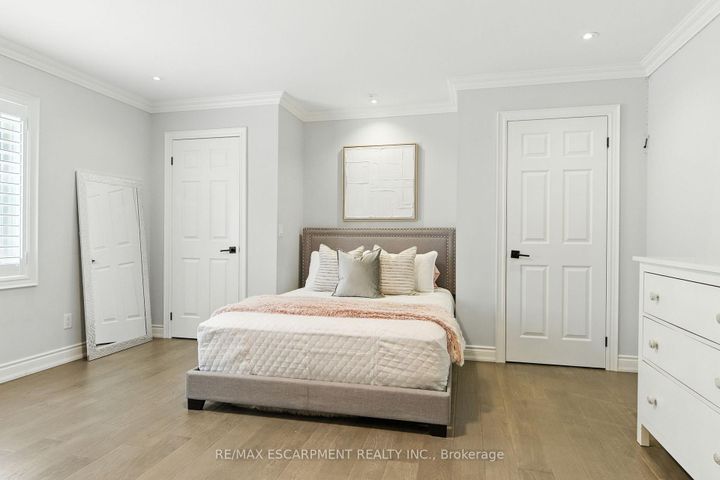 Photo 31 at 691 Merlot Court, Lorne Park, Mississauga