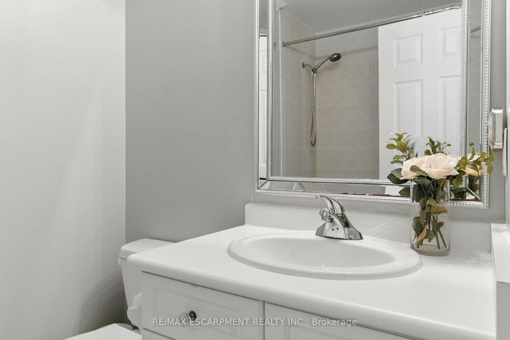 Photo 33 at 691 Merlot Court, Lorne Park, Mississauga
