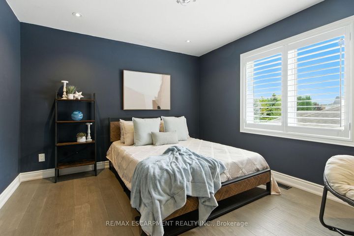 Photo 36 at 691 Merlot Court, Lorne Park, Mississauga