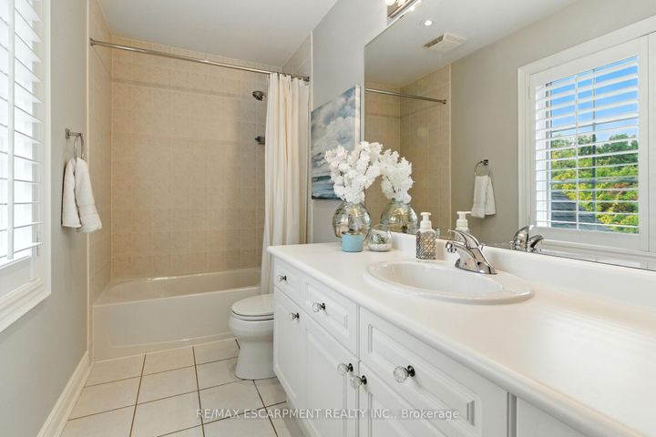 Photo 38 at 691 Merlot Court, Lorne Park, Mississauga