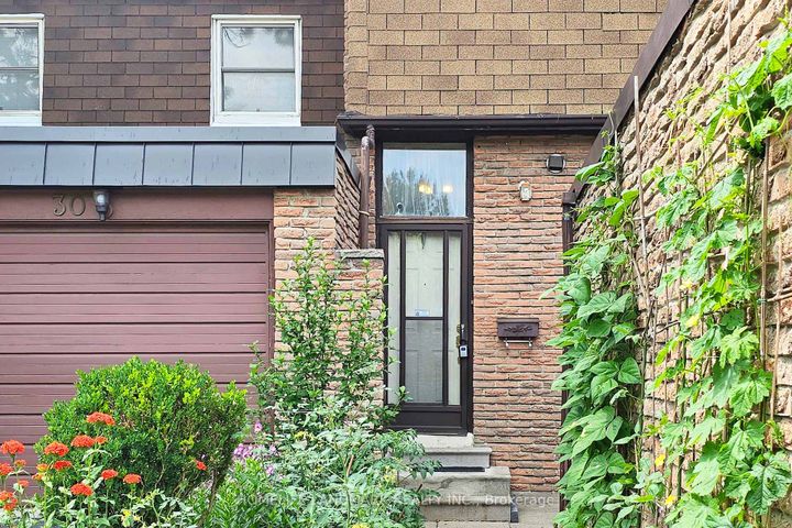 Photo 2 at 32 L'amoreaux Drive, L'Amoreaux, Toronto