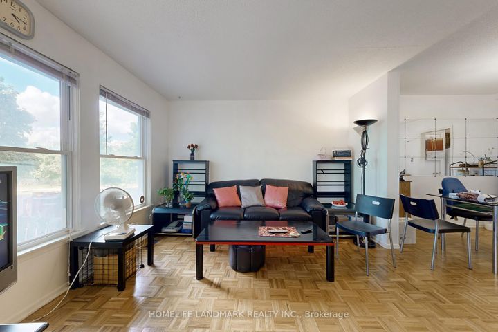Photo 4 at 32 L'amoreaux Drive, L'Amoreaux, Toronto