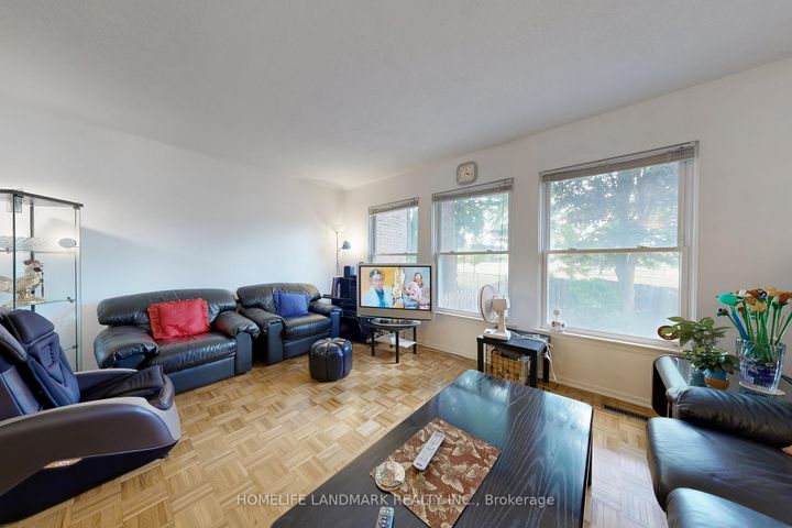 Photo 6 at 32 L'amoreaux Drive, L'Amoreaux, Toronto