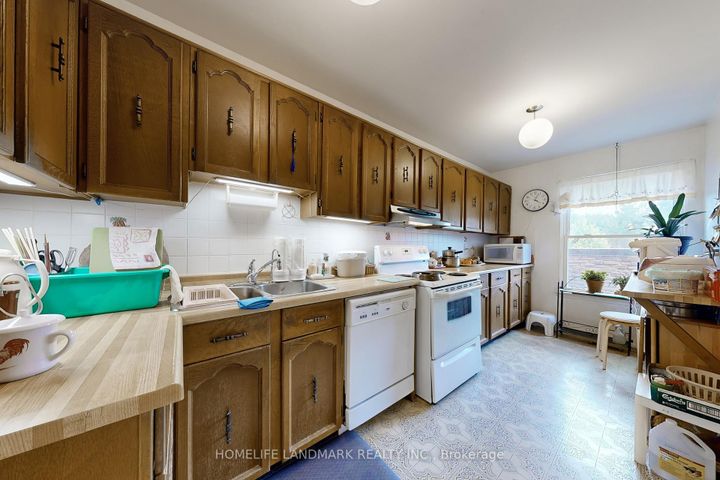 Photo 11 at 32 L'amoreaux Drive, L'Amoreaux, Toronto