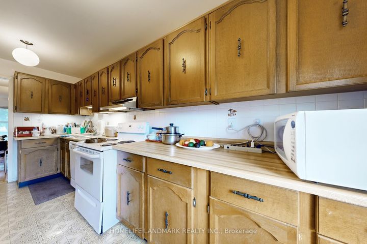 Photo 13 at 32 L'amoreaux Drive, L'Amoreaux, Toronto