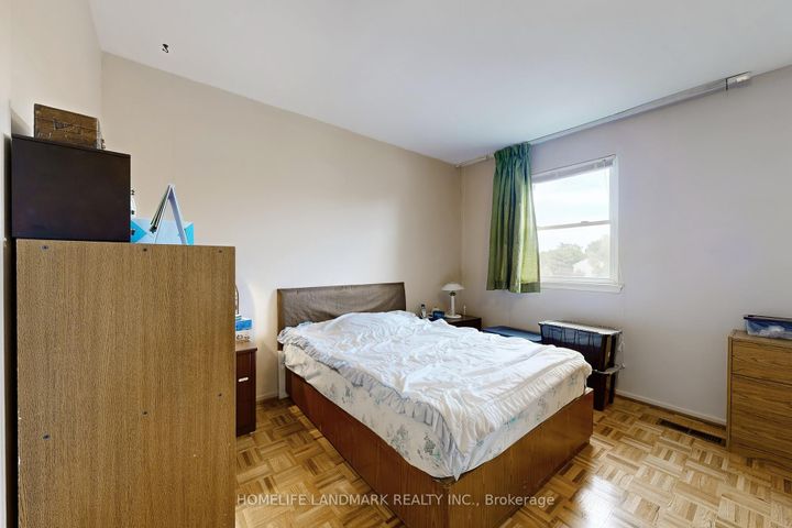 Photo 18 at 32 L'amoreaux Drive, L'Amoreaux, Toronto