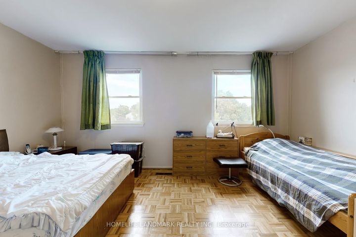 Photo 21 at 32 L'amoreaux Drive, L'Amoreaux, Toronto