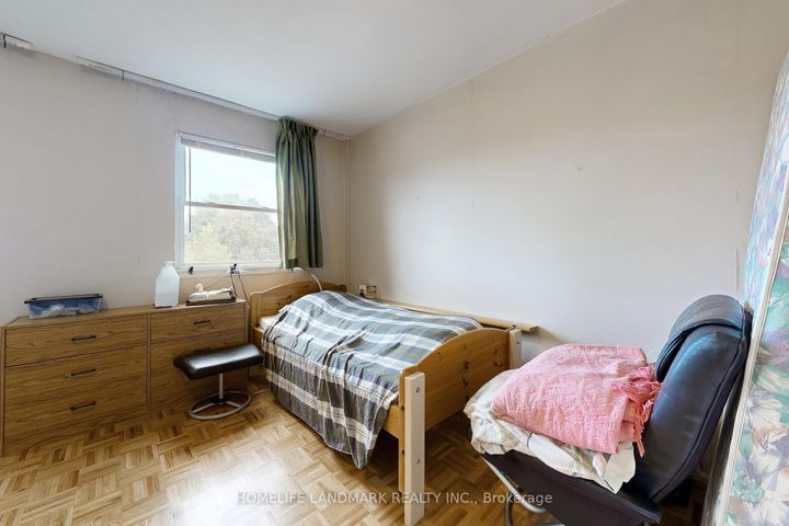 Photo 22 at 32 L'amoreaux Drive, L'Amoreaux, Toronto