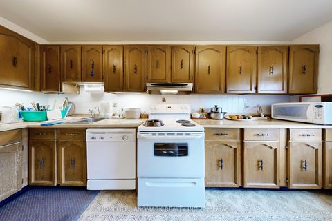 Photo 12 at 32 L'amoreaux Drive, L'Amoreaux, Toronto