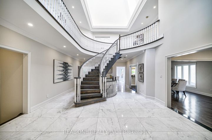 Photo 2 at 26 Clarendon Drive, Bayview Hill, Richmond Hill