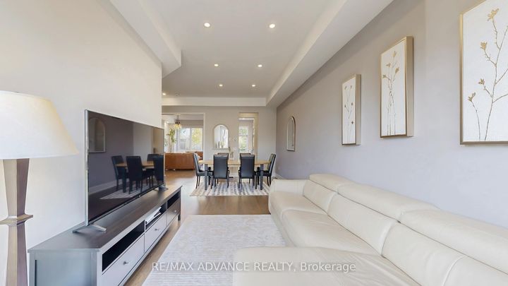 Photo 3 at 32 Crestridge Drive, Patterson, Vaughan