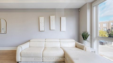 Photo 2 at 32 Crestridge Drive, Patterson, Vaughan