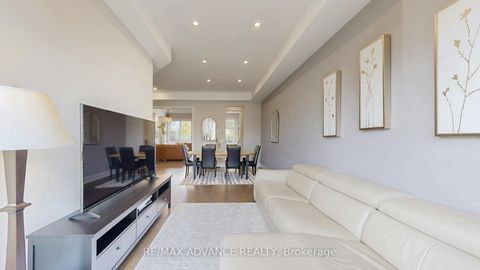 Photo 3 at 32 Crestridge Drive, Patterson, Vaughan
