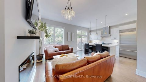 Photo 10 at 32 Crestridge Drive, Patterson, Vaughan
