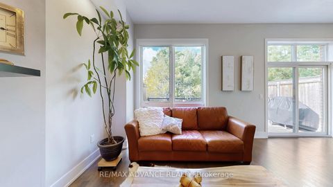 Photo 11 at 32 Crestridge Drive, Patterson, Vaughan