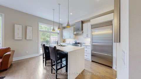 Photo 12 at 32 Crestridge Drive, Patterson, Vaughan