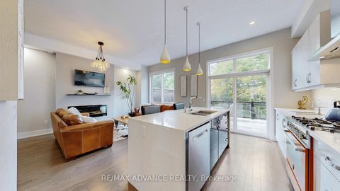 Photo 13 at 32 Crestridge Drive, Patterson, Vaughan
