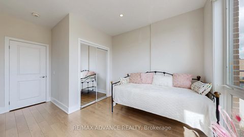 Photo 33 at 32 Crestridge Drive, Patterson, Vaughan