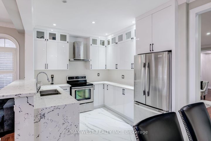 Photo 10 at 238 Wardlaw Place, Vellore Village, Vaughan