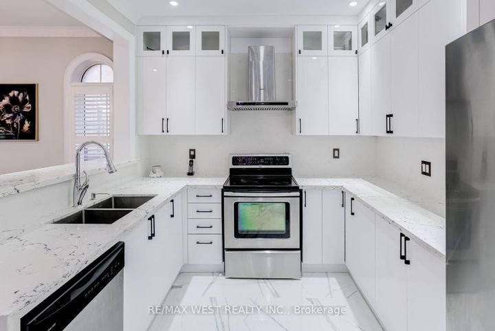 Photo 11 at 238 Wardlaw Place, Vellore Village, Vaughan