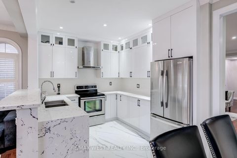 Photo 10 at 238 Wardlaw Place, Vellore Village, Vaughan