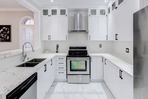 Photo 11 at 238 Wardlaw Place, Vellore Village, Vaughan