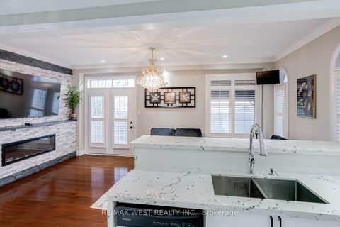 Photo 12 at 238 Wardlaw Place, Vellore Village, Vaughan