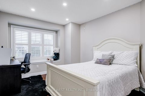 Photo 24 at 238 Wardlaw Place, Vellore Village, Vaughan
