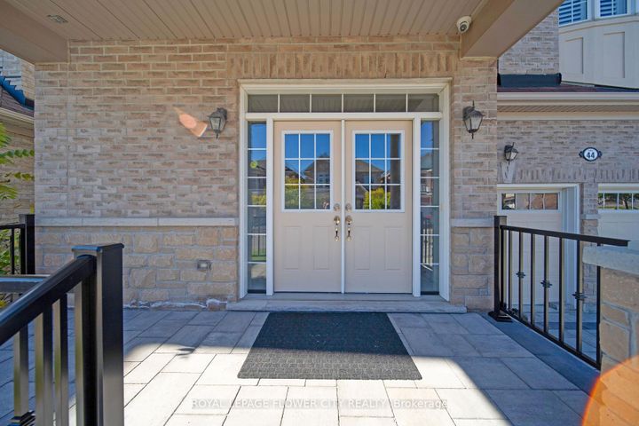 Photo 4 at 44 YOUNG GARDEN Crescent, Credit Valley, Brampton