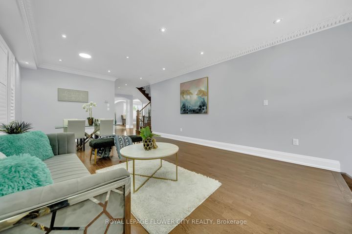 Photo 7 at 44 YOUNG GARDEN Crescent, Credit Valley, Brampton