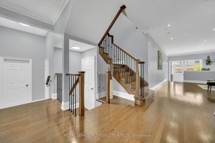 Photo 10 at 44 YOUNG GARDEN Crescent, Credit Valley, Brampton