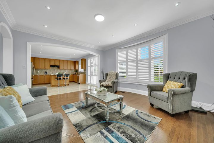 Photo 18 at 44 YOUNG GARDEN Crescent, Credit Valley, Brampton