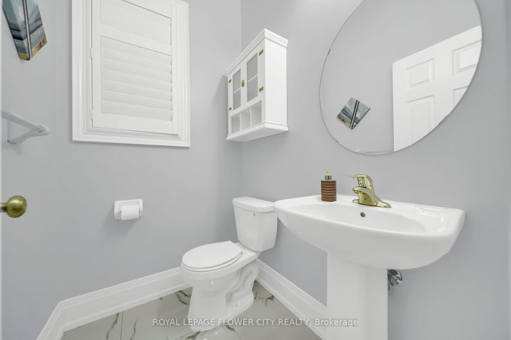 Photo 19 at 44 YOUNG GARDEN Crescent, Credit Valley, Brampton