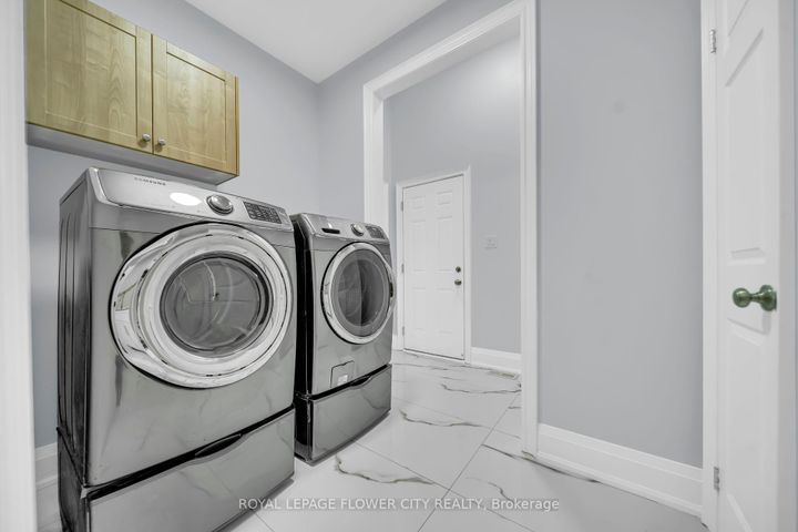 Photo 20 at 44 YOUNG GARDEN Crescent, Credit Valley, Brampton