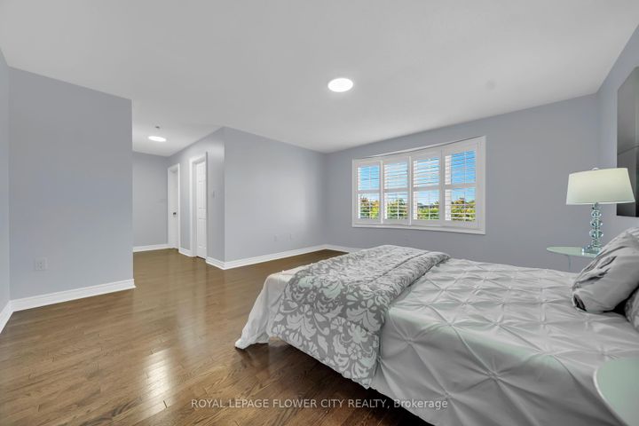 Photo 22 at 44 YOUNG GARDEN Crescent, Credit Valley, Brampton