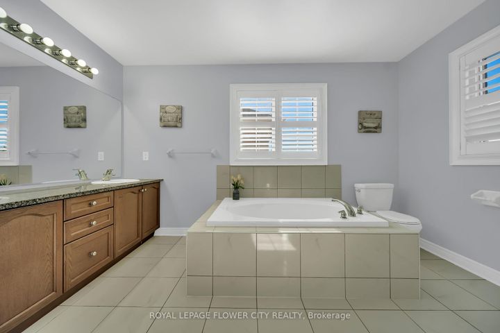 Photo 25 at 44 YOUNG GARDEN Crescent, Credit Valley, Brampton