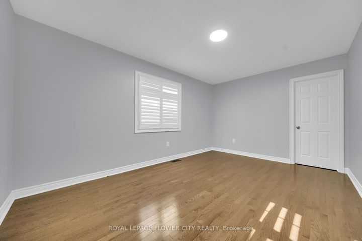 Photo 28 at 44 YOUNG GARDEN Crescent, Credit Valley, Brampton
