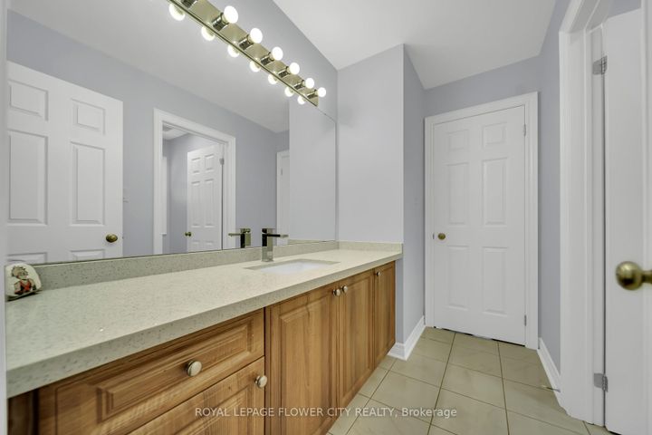 Photo 30 at 44 YOUNG GARDEN Crescent, Credit Valley, Brampton