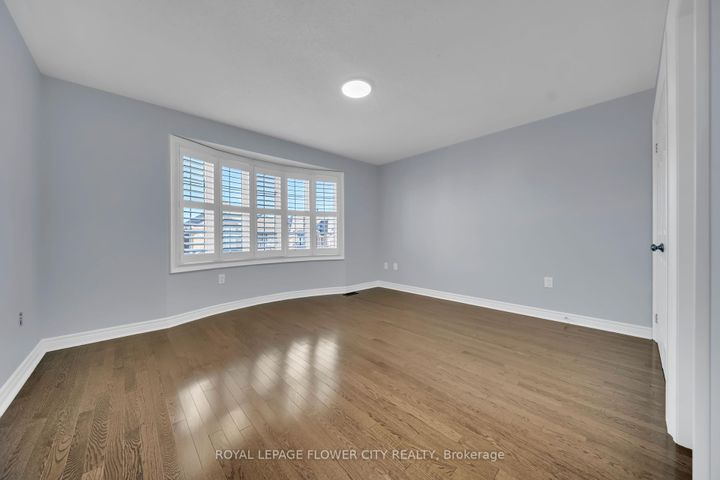 Photo 32 at 44 YOUNG GARDEN Crescent, Credit Valley, Brampton