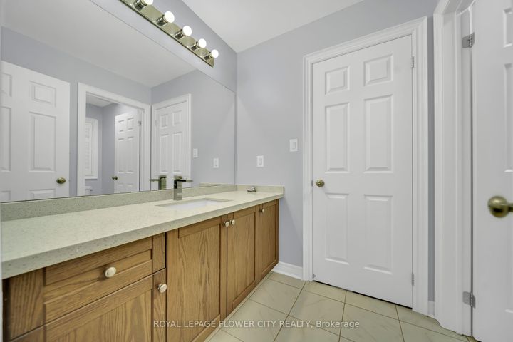 Photo 35 at 44 YOUNG GARDEN Crescent, Credit Valley, Brampton