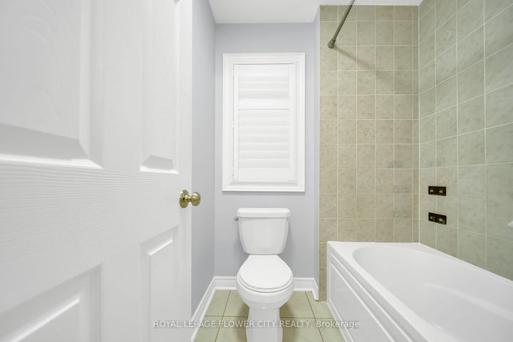 Photo 36 at 44 YOUNG GARDEN Crescent, Credit Valley, Brampton
