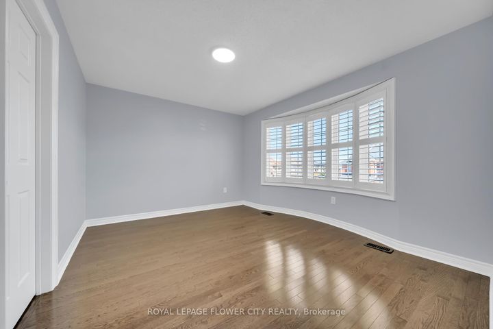 Photo 37 at 44 YOUNG GARDEN Crescent, Credit Valley, Brampton