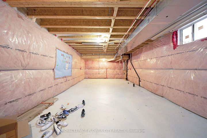 Photo 43 at 44 YOUNG GARDEN Crescent, Credit Valley, Brampton