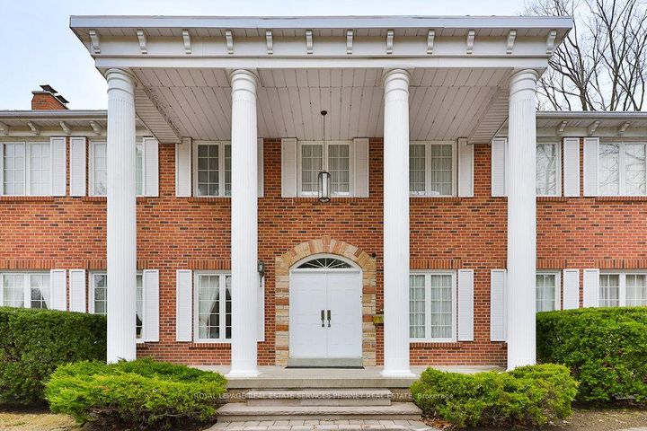 Photo 2 at 2390 Mississauga Road, Sheridan, Mississauga